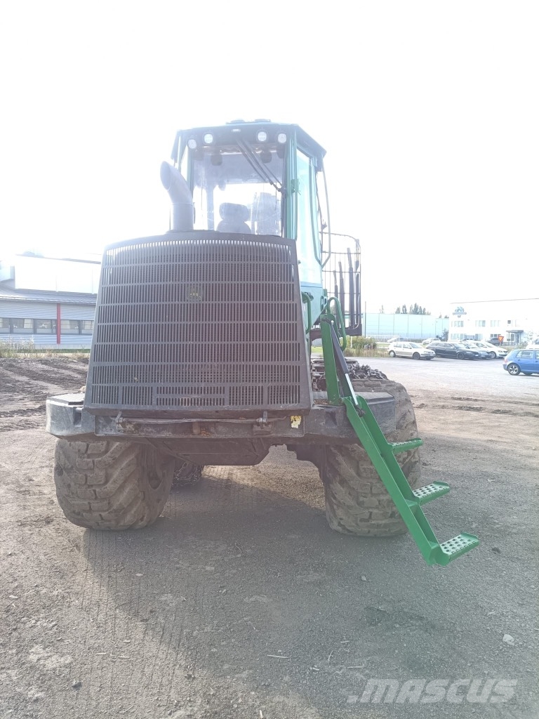 John Deere 1110 E شاحنات