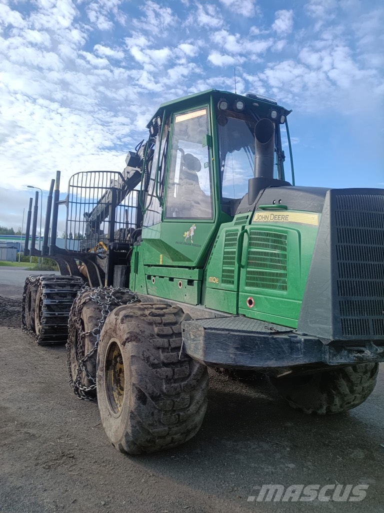 John Deere 1110 E شاحنات