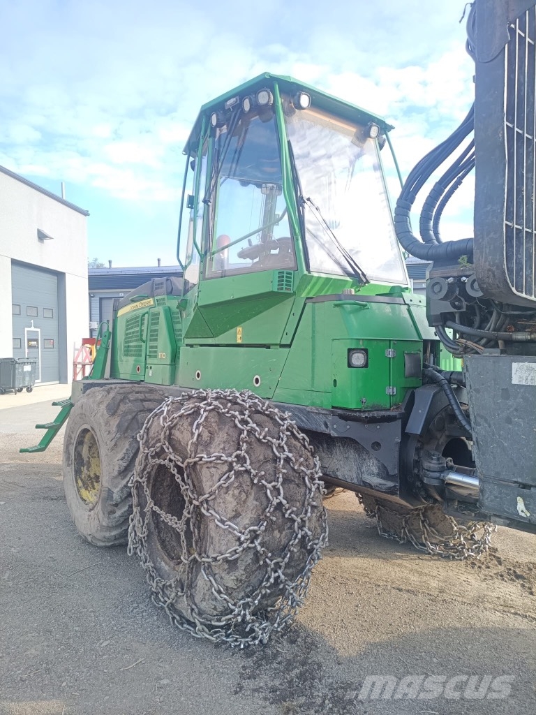 John Deere 1110 E شاحنات