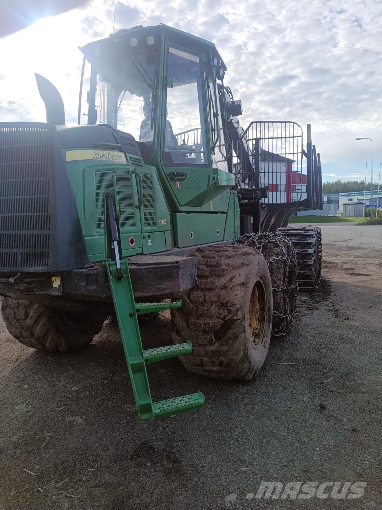 John Deere 1110 E شاحنات
