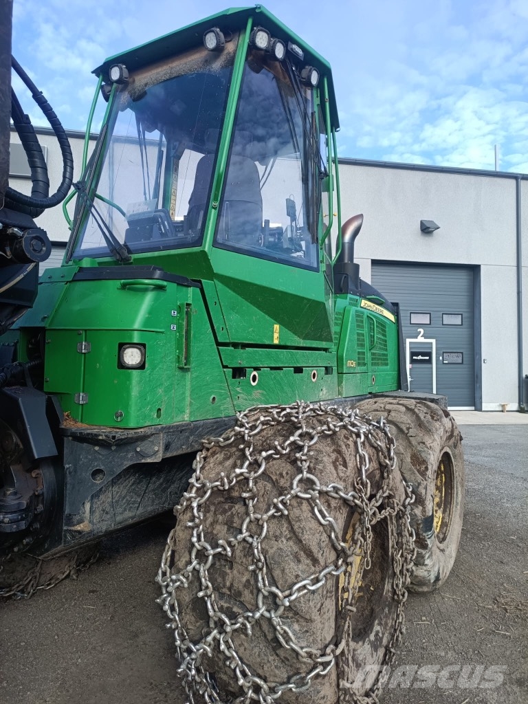 John Deere 1110 E شاحنات