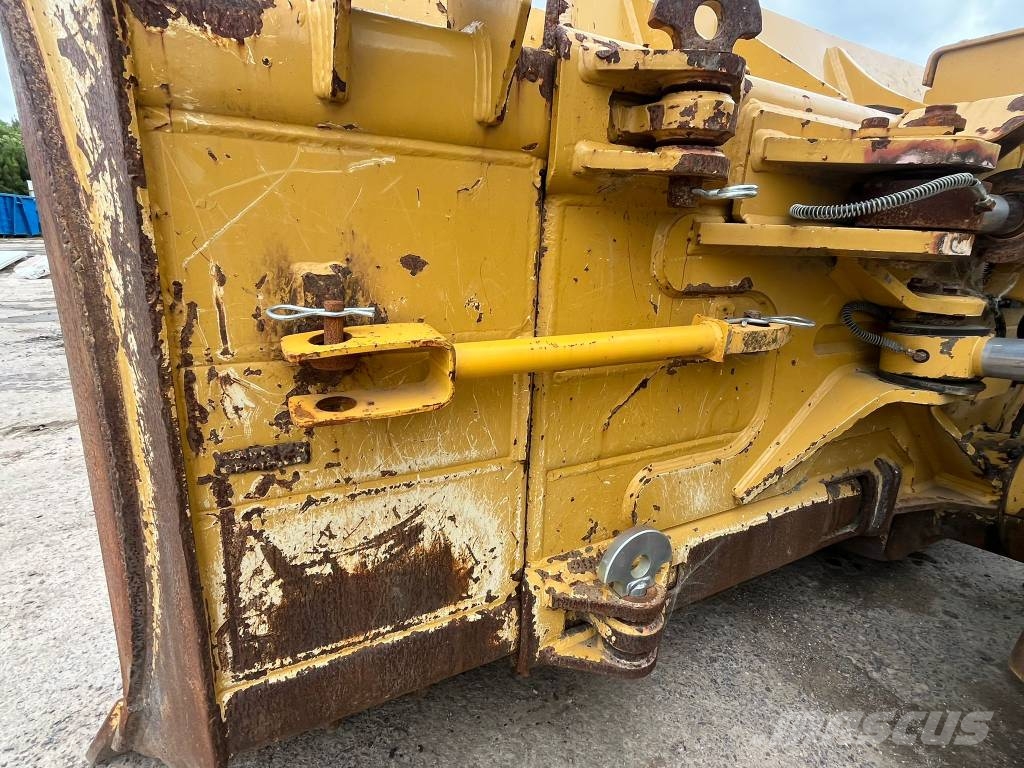 CAT D 6 T LGP Buldooserid