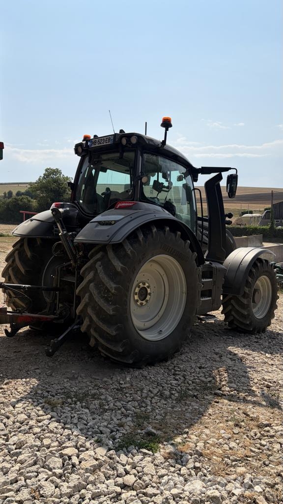Valtra T235 DIRECT Traktoren