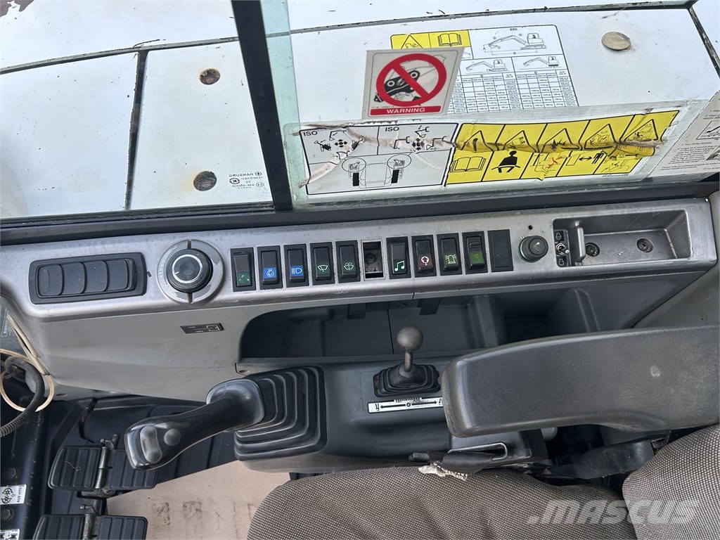 Bobcat E 80 Közepes (midi) kotrók 7 t - 12 t