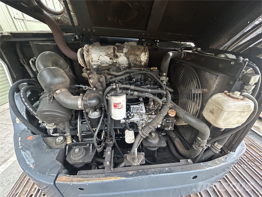 Bobcat E 80 Közepes (midi) kotrók 7 t - 12 t