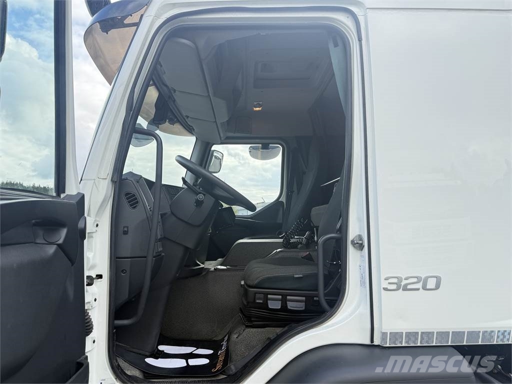 Volvo FE 320 4x2 Camiones con caja de remolque