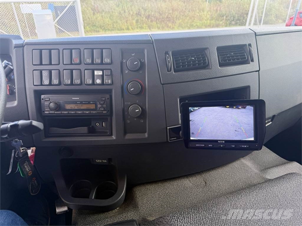 Volvo FE 320 4x2 Camiones con caja de remolque
