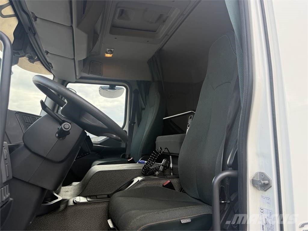 Volvo FE 320 4x2 Camiones con caja de remolque