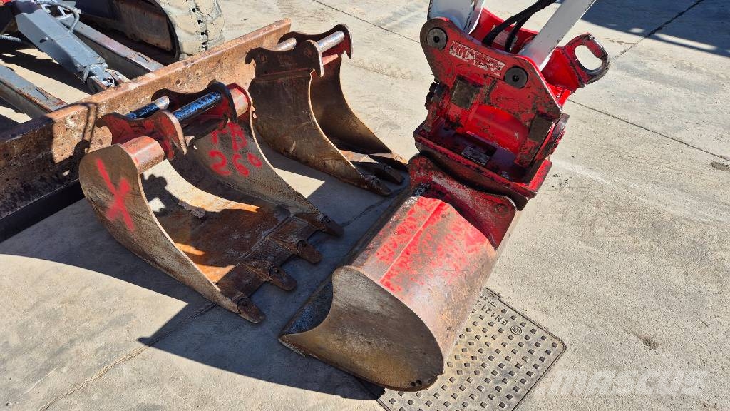 Takeuchi TB260 - POWERTILT - 3X BUCKETS - 2020 YEAR ミニ油圧ショベル 7t以下(ミニユンボ・ミニディガー)
