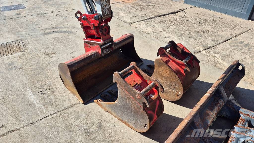Takeuchi TB260 - POWERTILT - 3X BUCKETS - 2020 YEAR ミニ油圧ショベル 7t以下(ミニユンボ・ミニディガー)