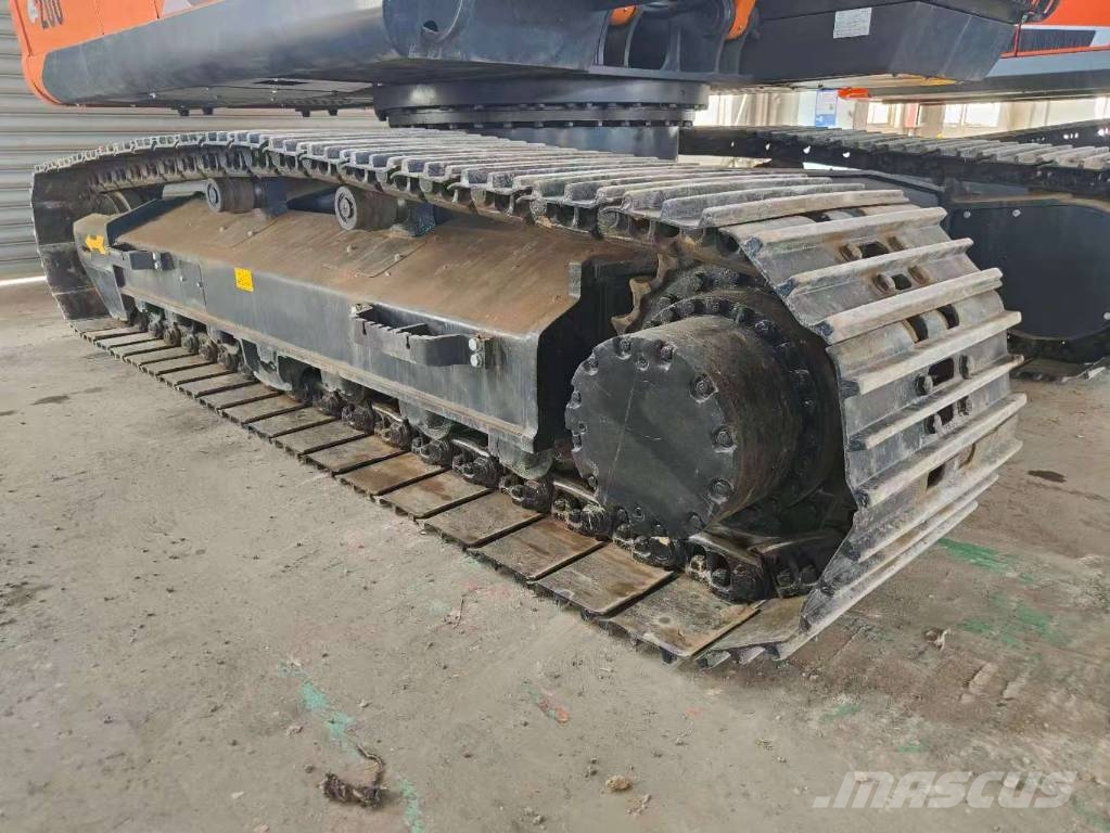 Hitachi ZX 200 Gravemaskiner på larvebånd