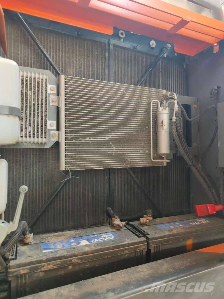 Hitachi ZX 200 Gravemaskiner på larvebånd