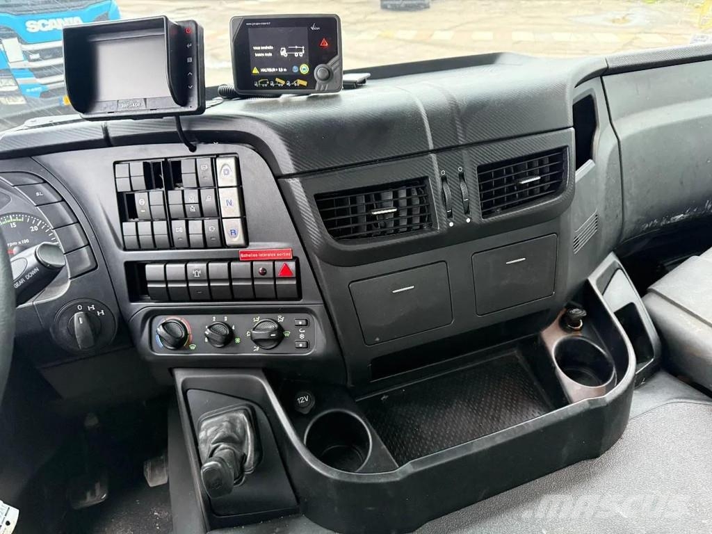 Iveco Trakker 360 6X4 EURO 6 - PALFINGER PK20001 K + REM 平ボディー