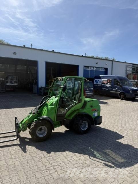 Avant Kompaktlader 755 i Мини-погрузчики