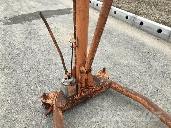  ENGINE HOIST Muut koneet