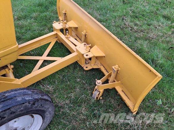 Ford 2000 TRACTOR Ostalo za građevinarstvo