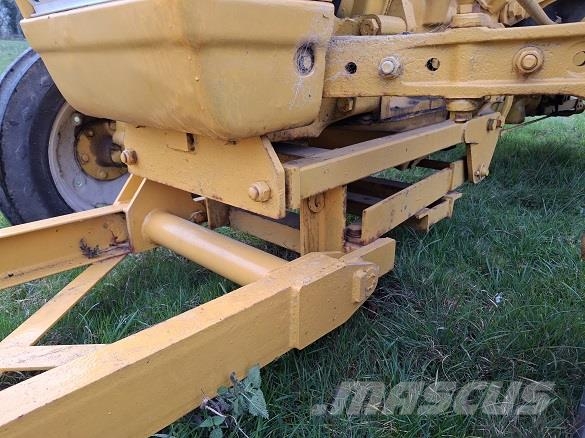Ford 2000 TRACTOR Ostalo za građevinarstvo