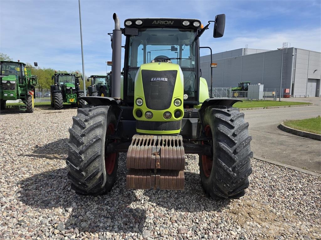 CLAAS Arion 620C Traktori