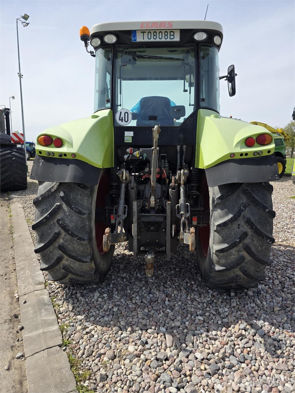 CLAAS Arion 620C Traktori