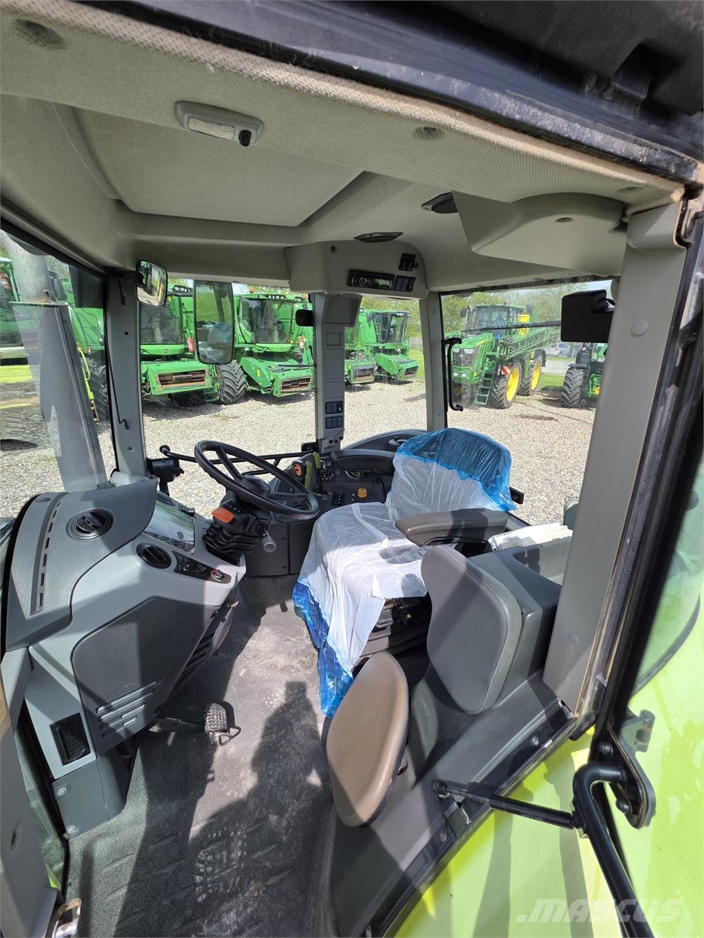 CLAAS Arion 620C Traktori