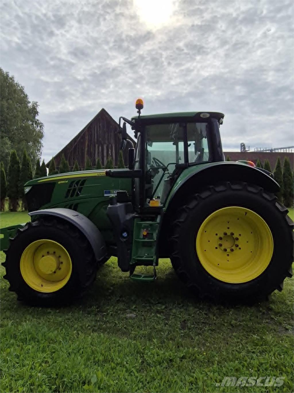 John Deere 6195M الجرارات