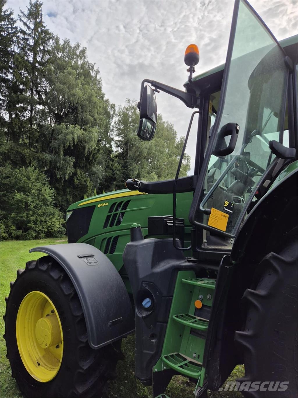 John Deere 6195M الجرارات