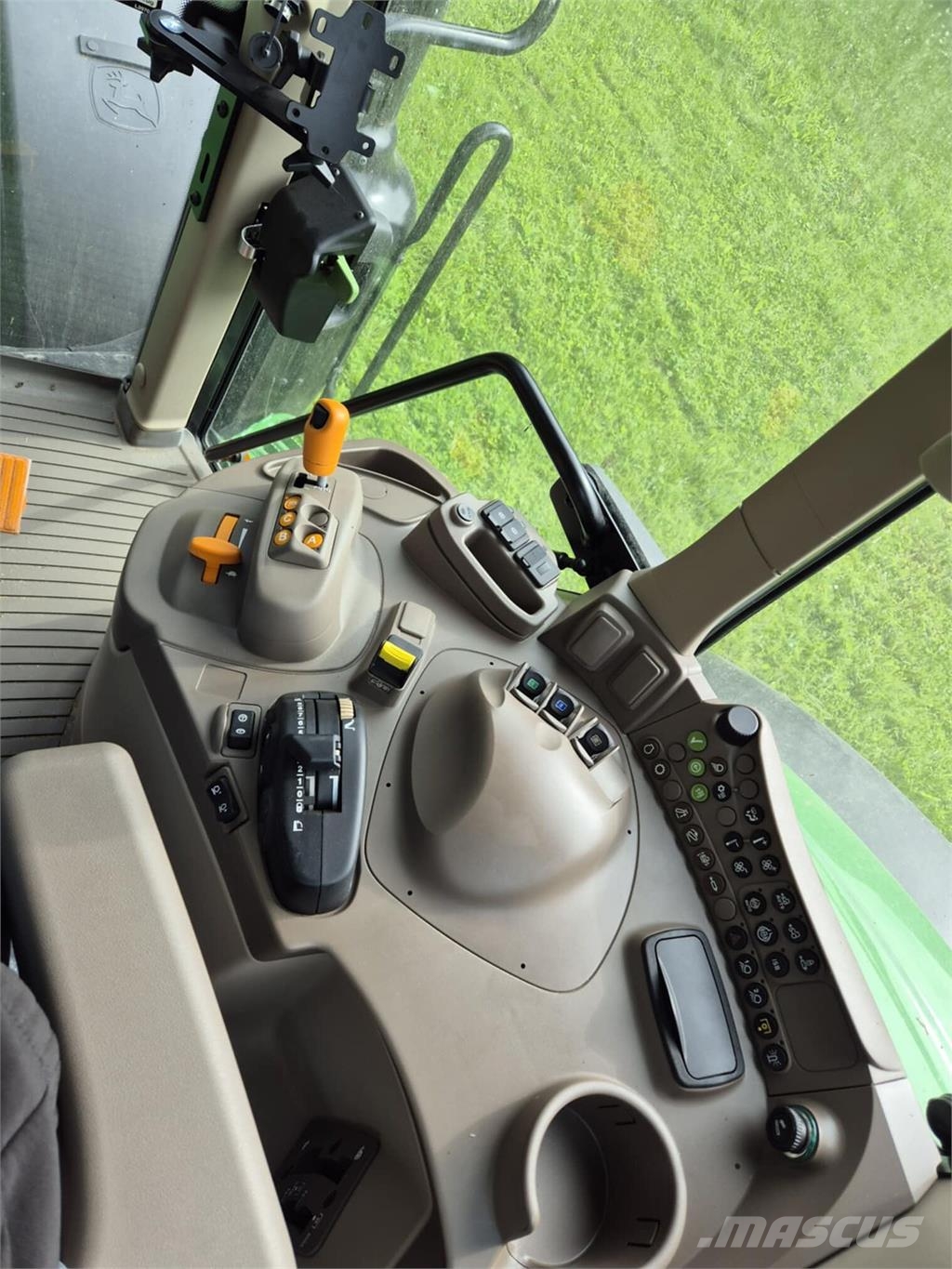 John Deere 6195M الجرارات