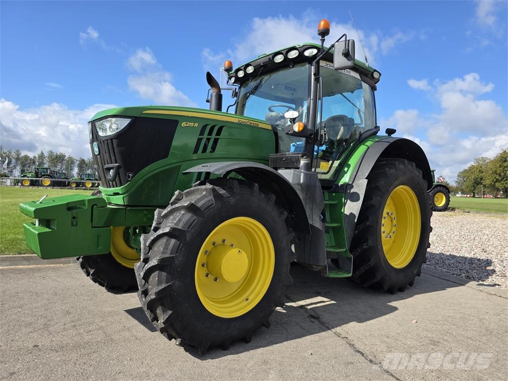 John Deere 6215R الجرارات