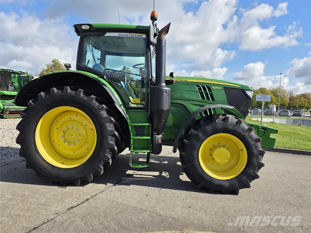 John Deere 6215R الجرارات