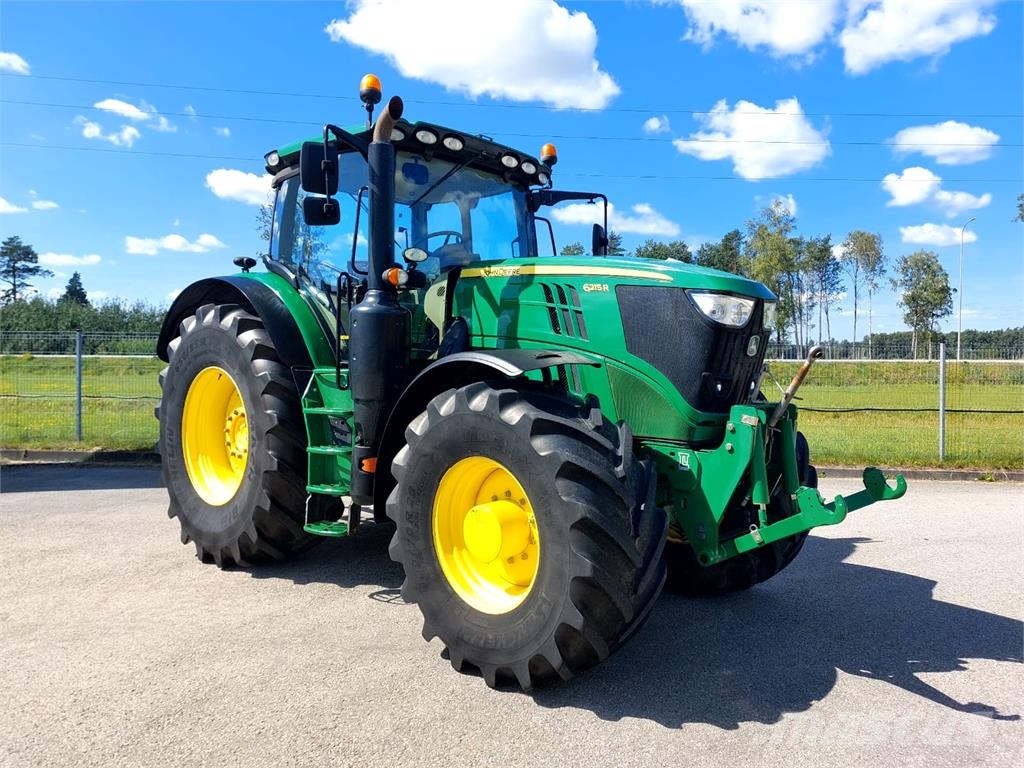 John Deere 6215R الجرارات