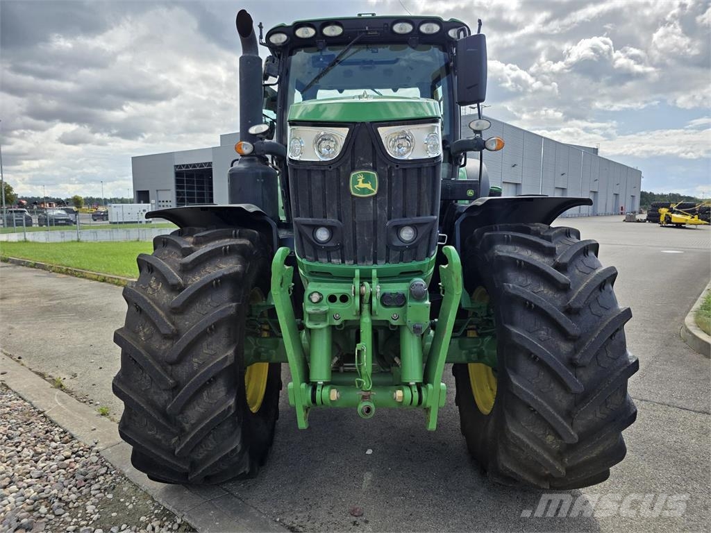 John Deere 6215R Traktorer