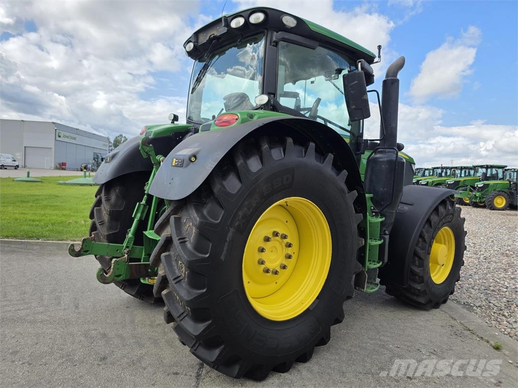 John Deere 6215R Traktorer