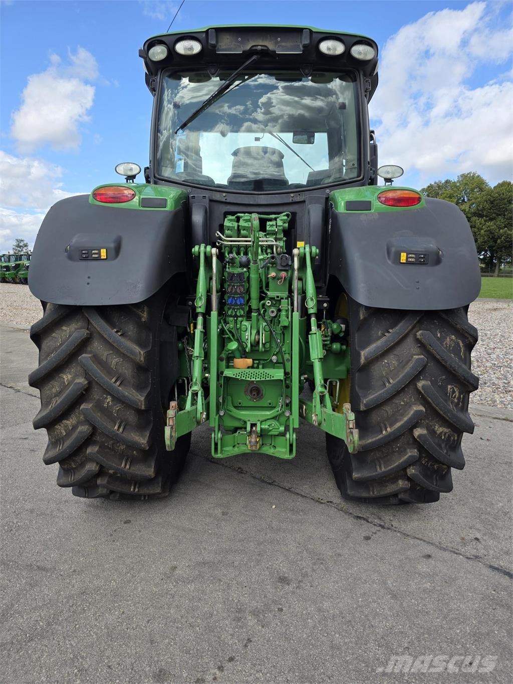 John Deere 6215R Traktorer