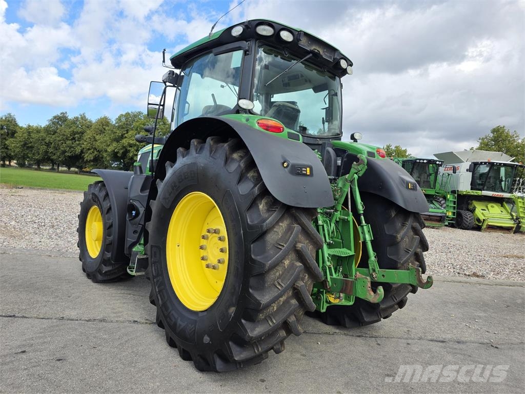 John Deere 6215R Traktorer