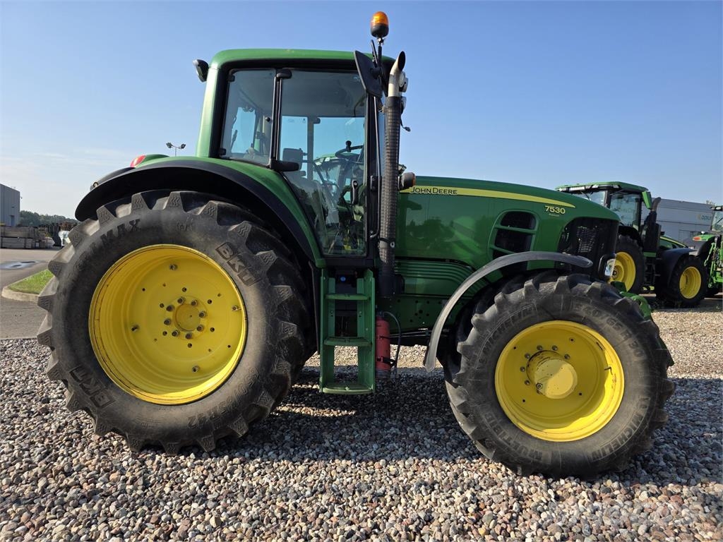 John Deere 7530 Premium Tractoren