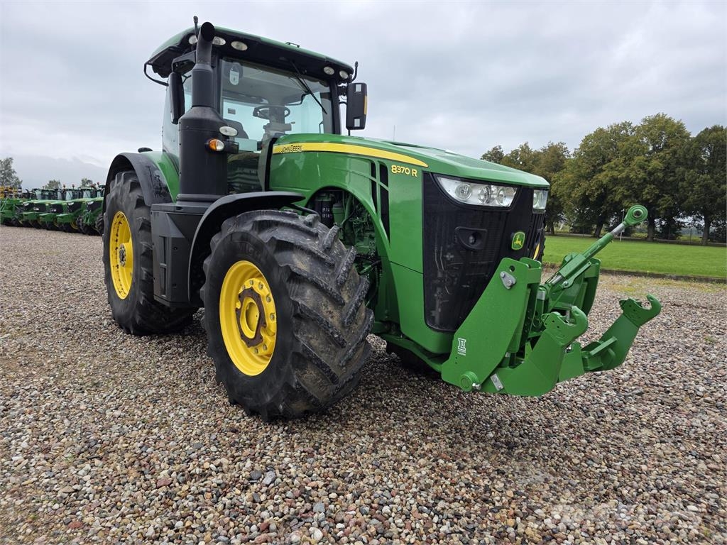 John Deere 8370R Traktorit