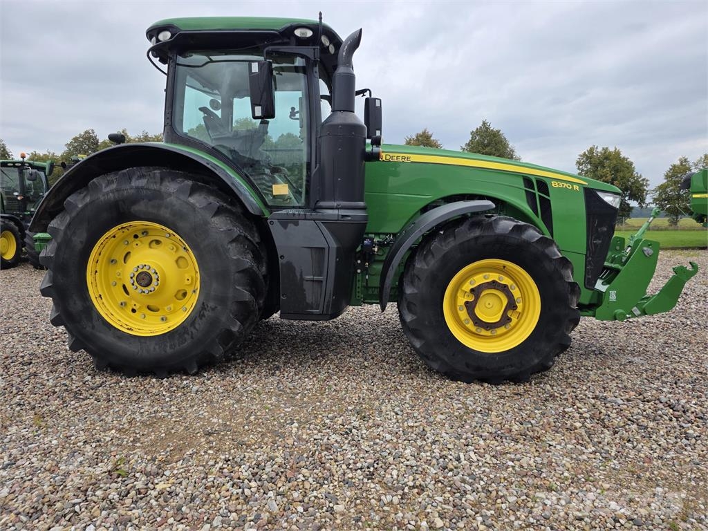 John Deere 8370R Traktorit