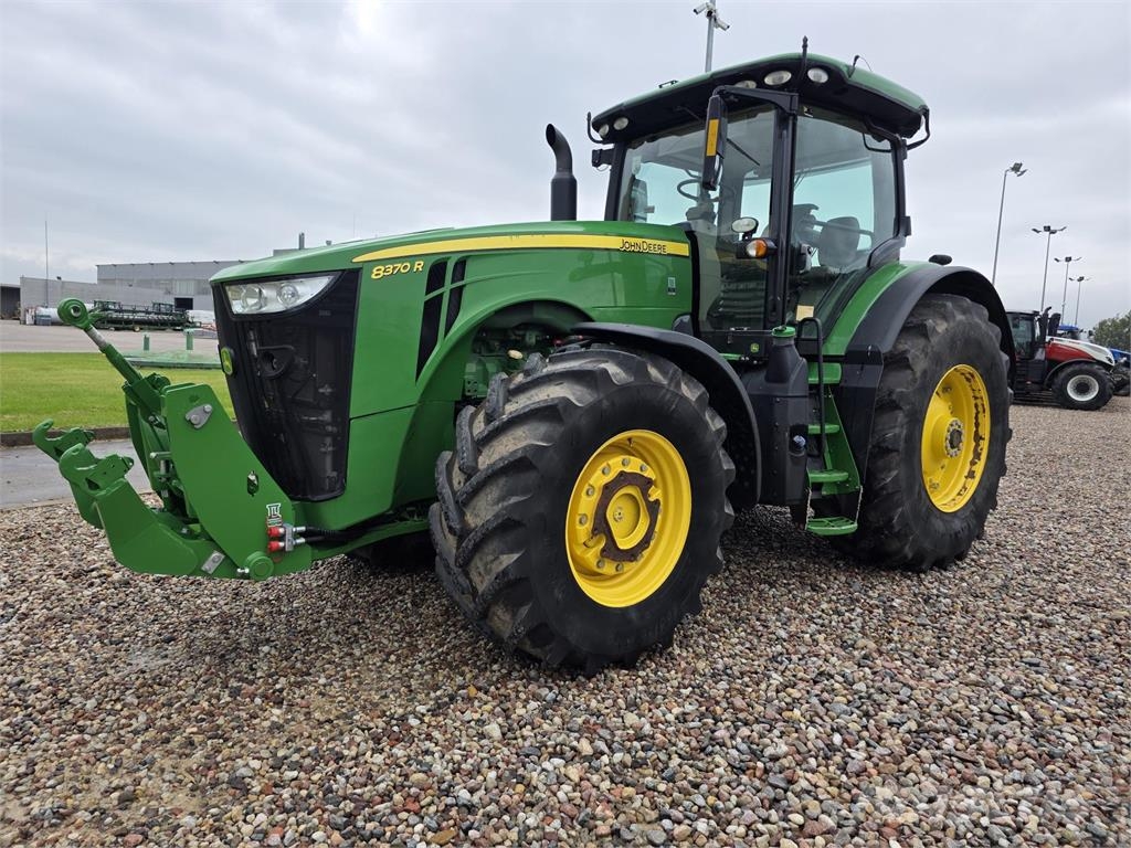 John Deere 8370R Traktorit