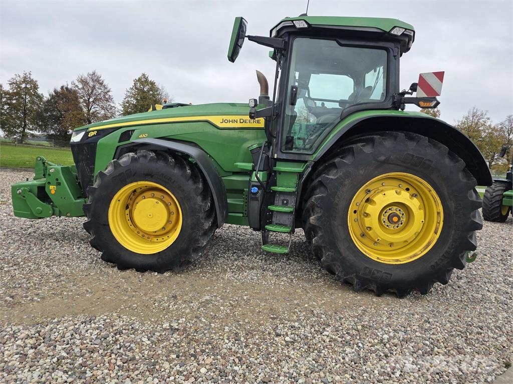 John Deere 8R410 Traktori