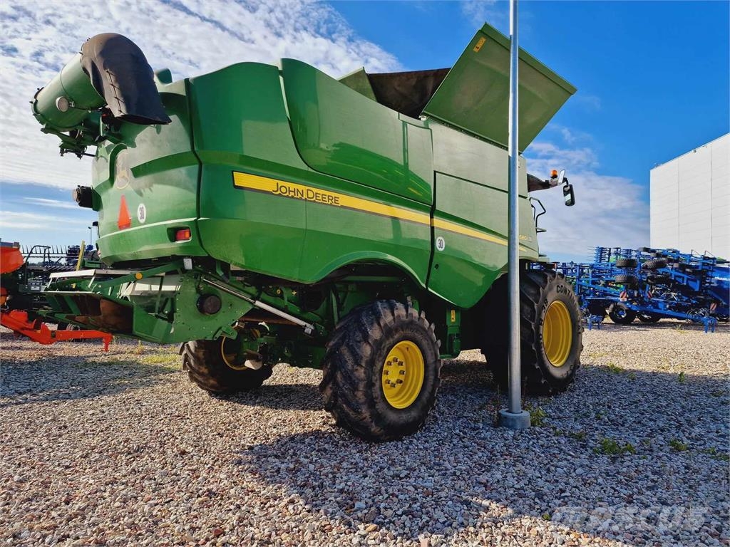 John Deere S680 Traktoren