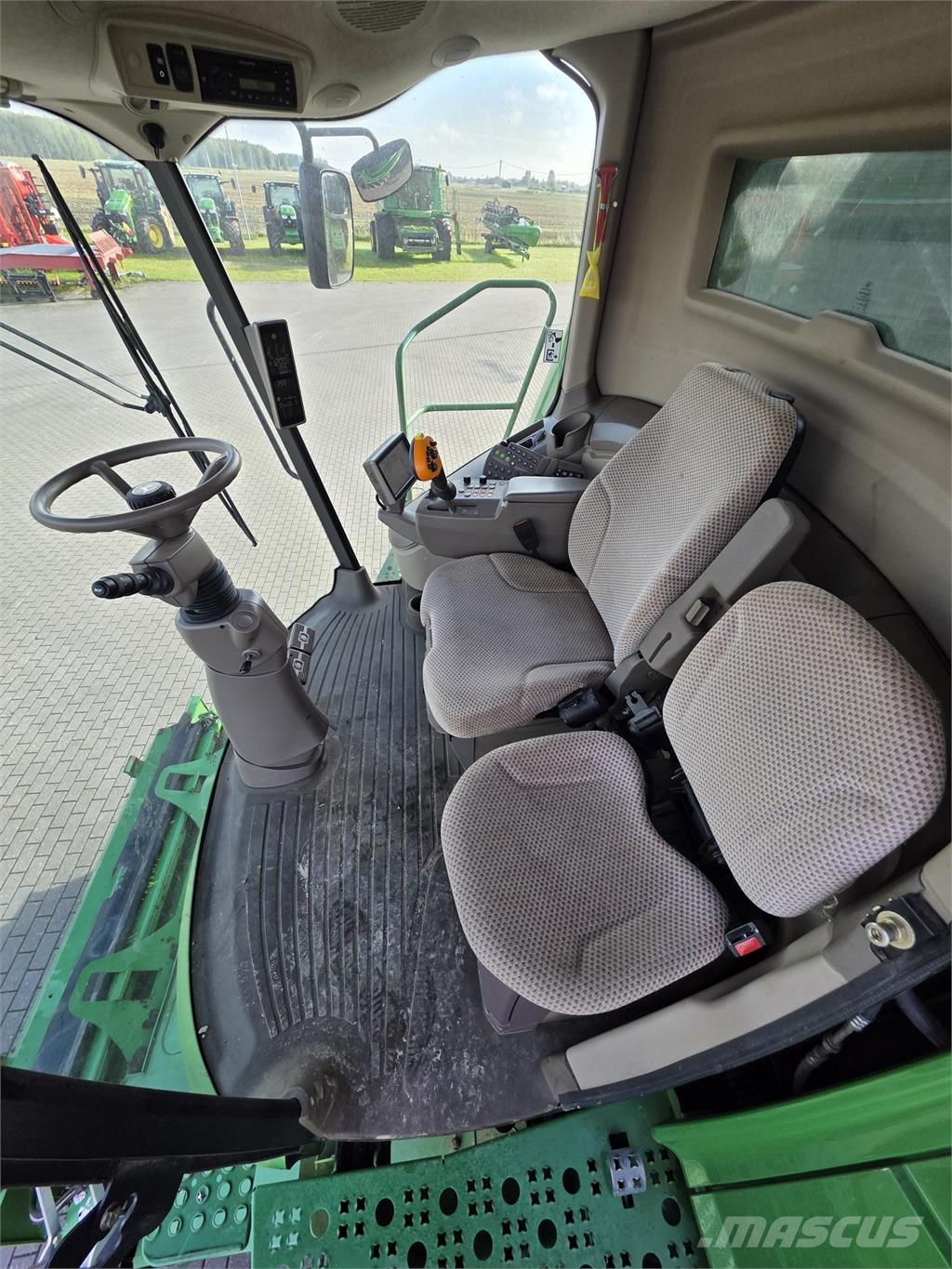 John Deere T660 聯合收穫機