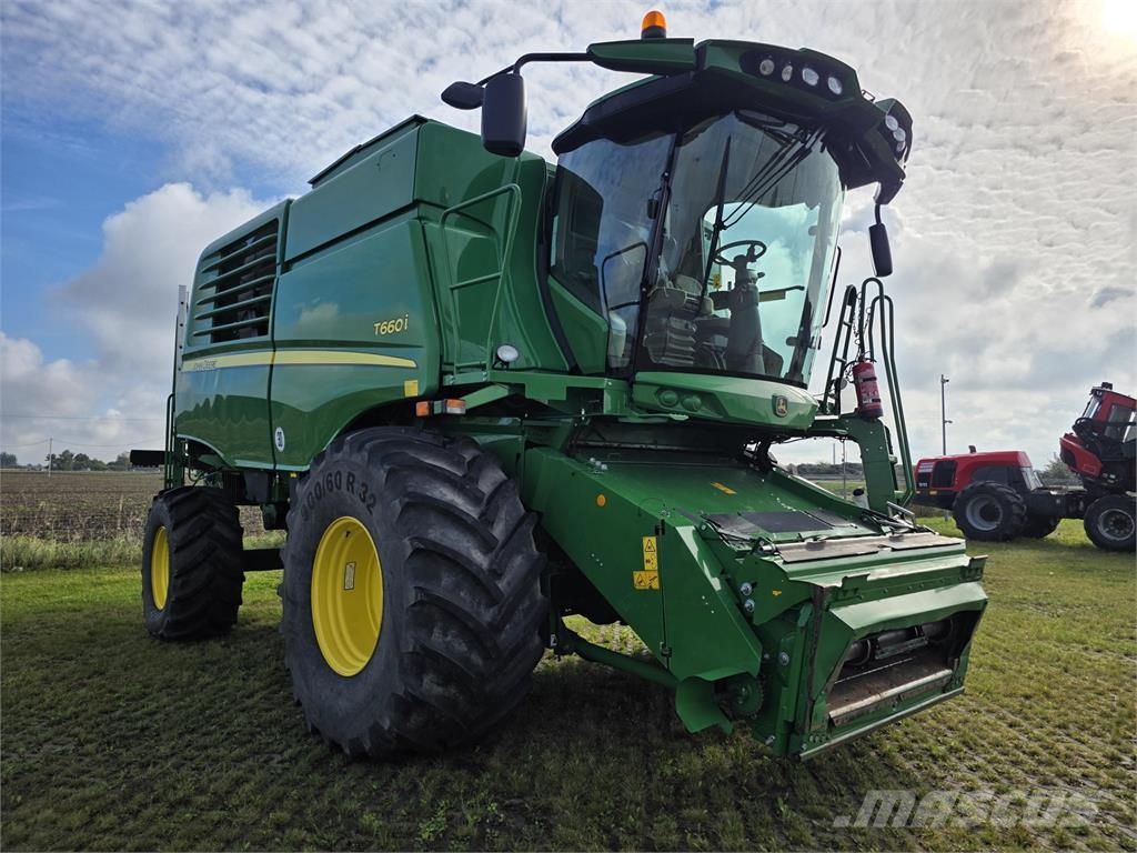 John Deere T660 聯合收穫機