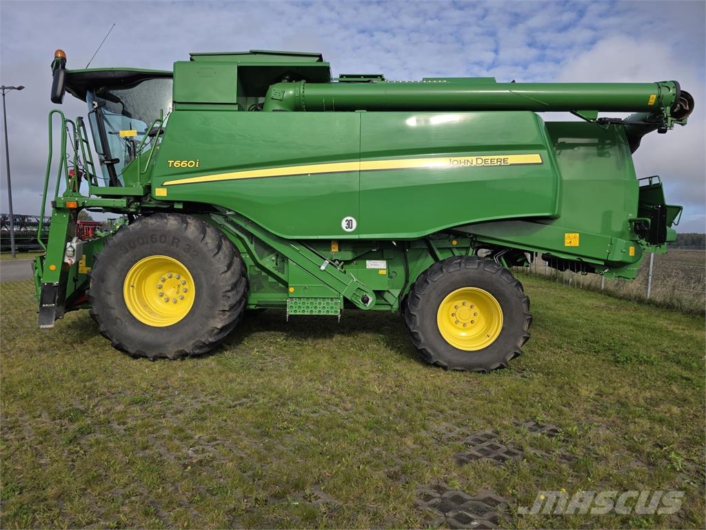 John Deere T660 聯合收穫機