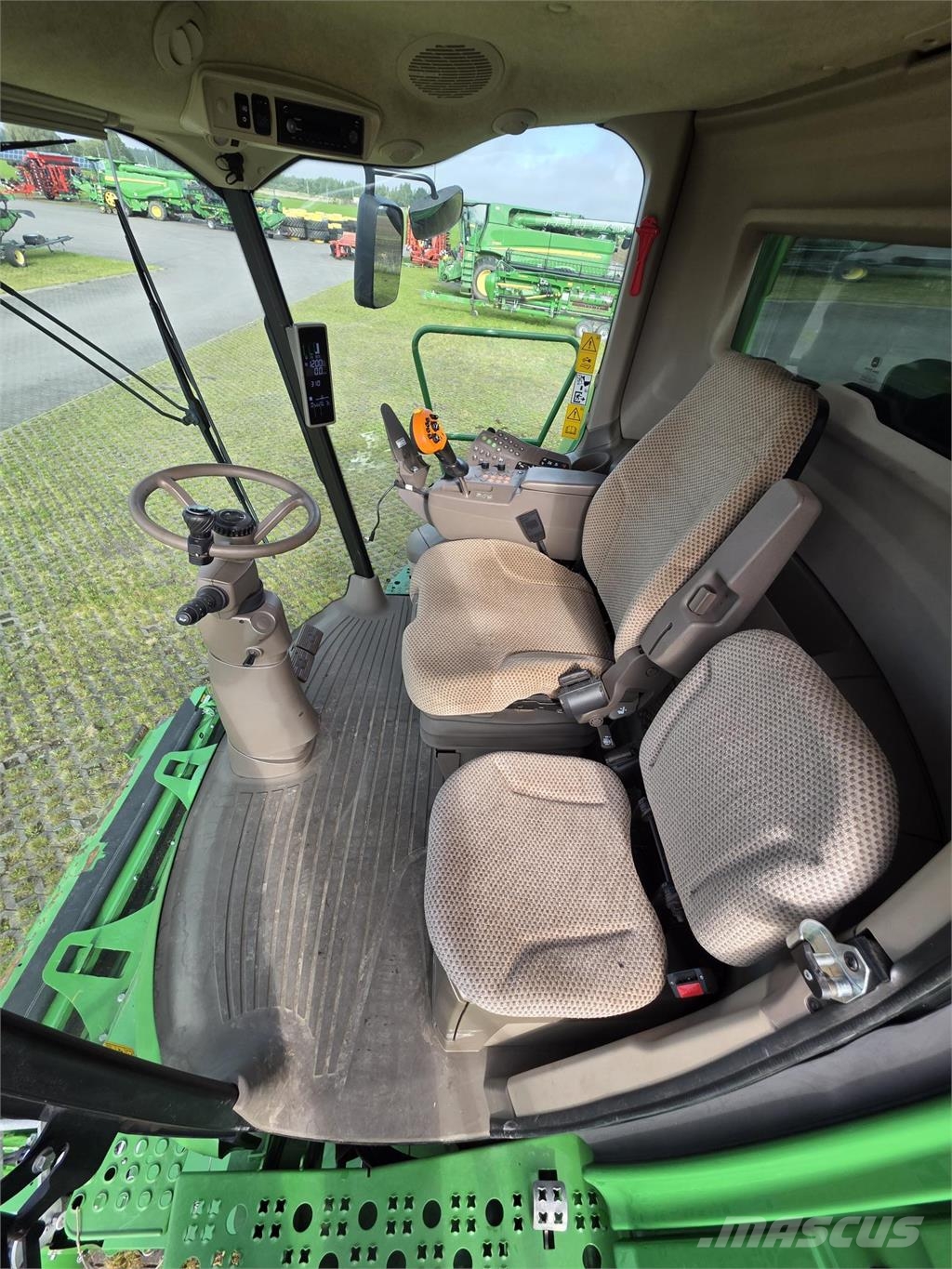 John Deere T660 聯合收穫機
