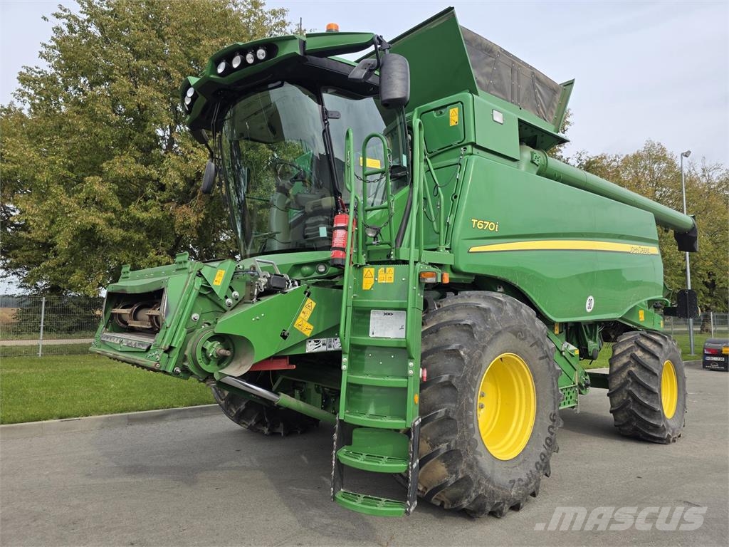 John Deere T670 聯合收穫機
