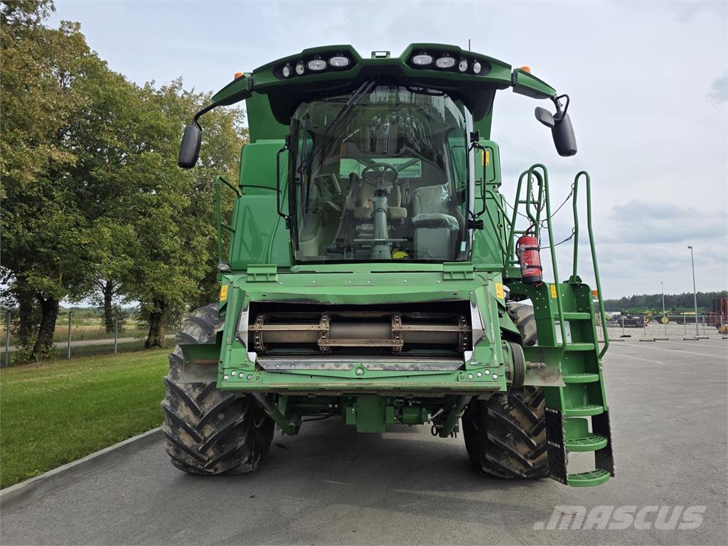 John Deere T670 聯合收穫機
