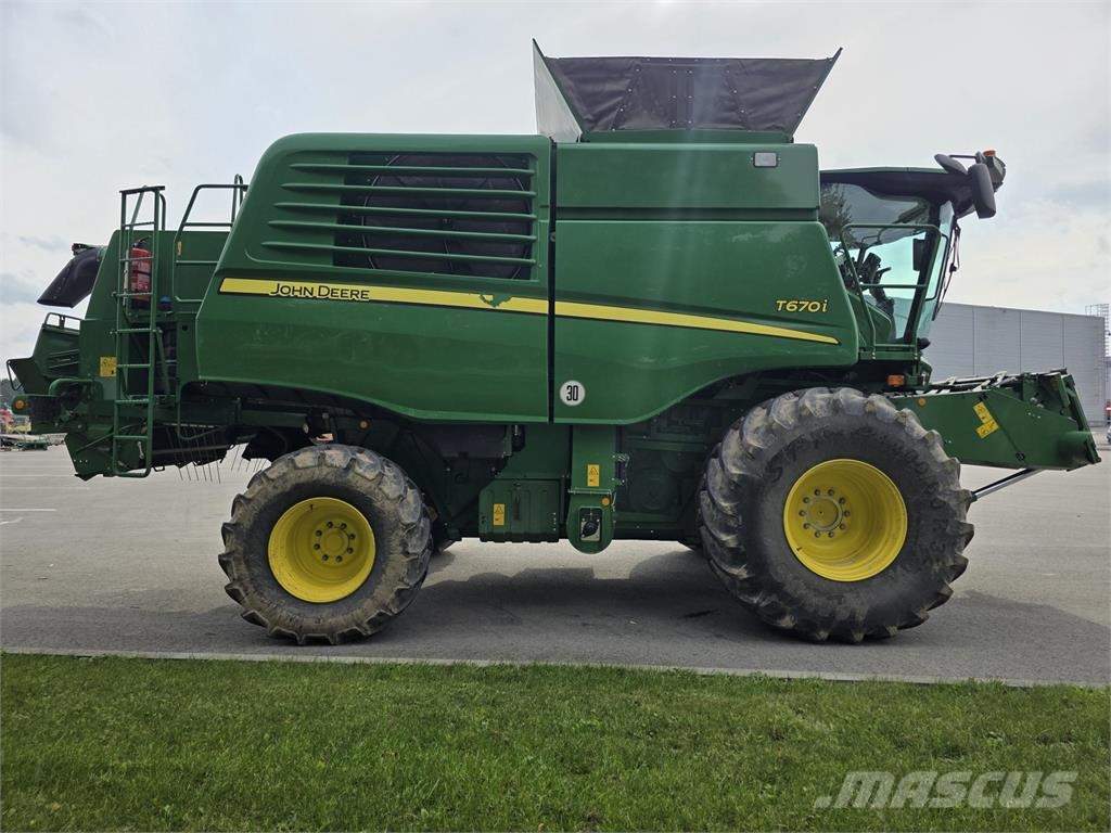 John Deere T670 聯合收穫機