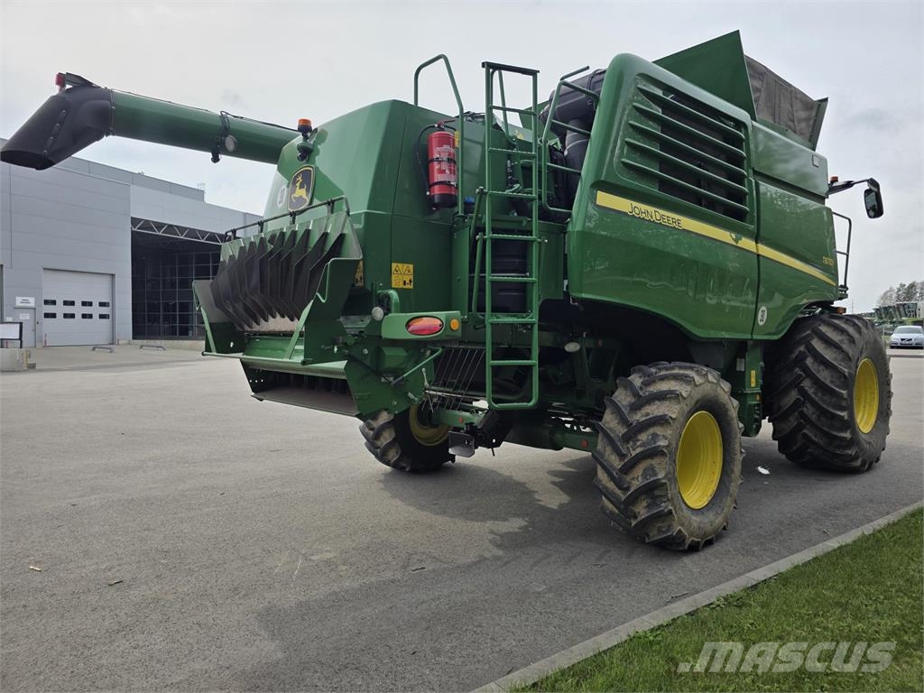 John Deere T670 聯合收穫機