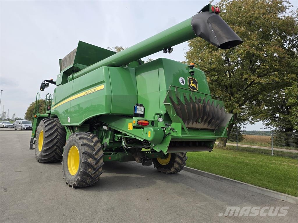 John Deere T670 聯合收穫機