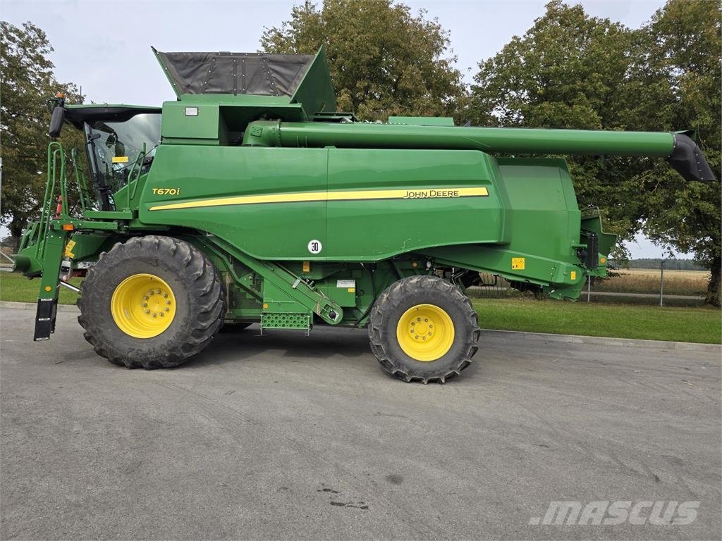 John Deere T670 聯合收穫機